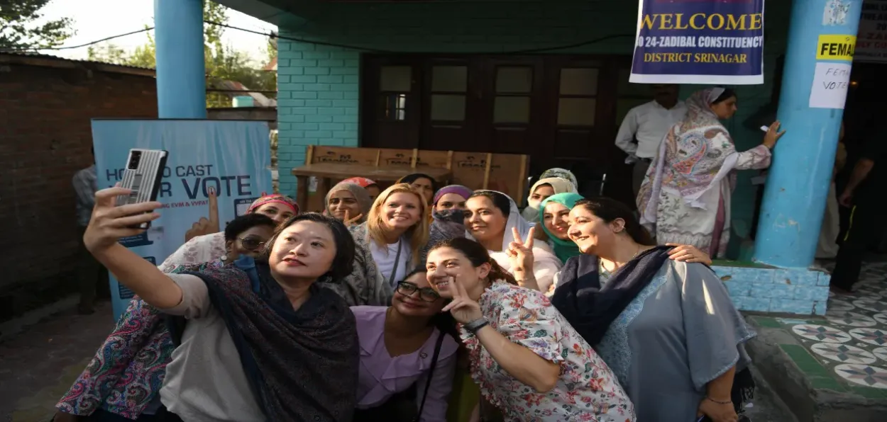 A Diplomat clicking selfie with voters in Srinagar