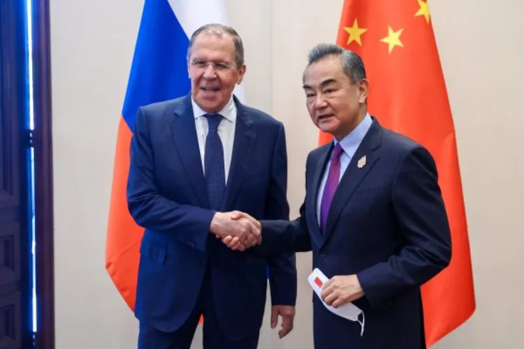 Russian Foreign Minister Sergey Lavrov with his Chinese counterpart Wang Yi 