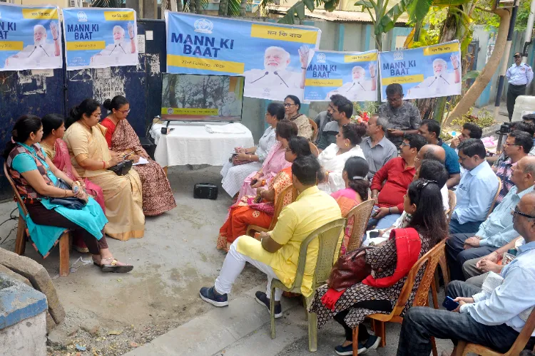  People listen Prime Minister Narendra Modi's radio show 'Mann ki Baat', in Kolkata o