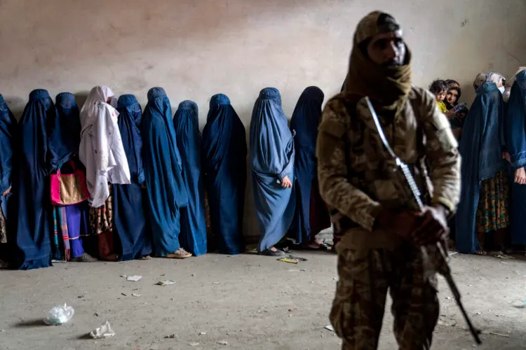 Afghan women in tip to toe burqa