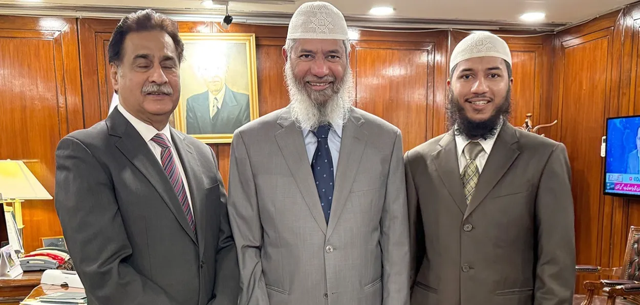  Caption : Islamabad: Zakir Naik and his son meet Pakistan National Assembly Speaker Sardar Ayaz Sadiq amic Republic of Pakistan at Parliament House in Islamabad on Tuesday, October 01, 2024. (Photo: IANS) 