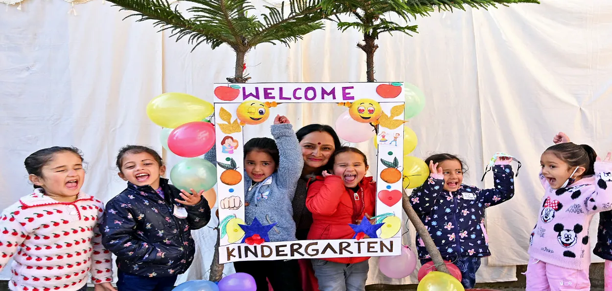 young children with parents seeking admission in a Himachal school