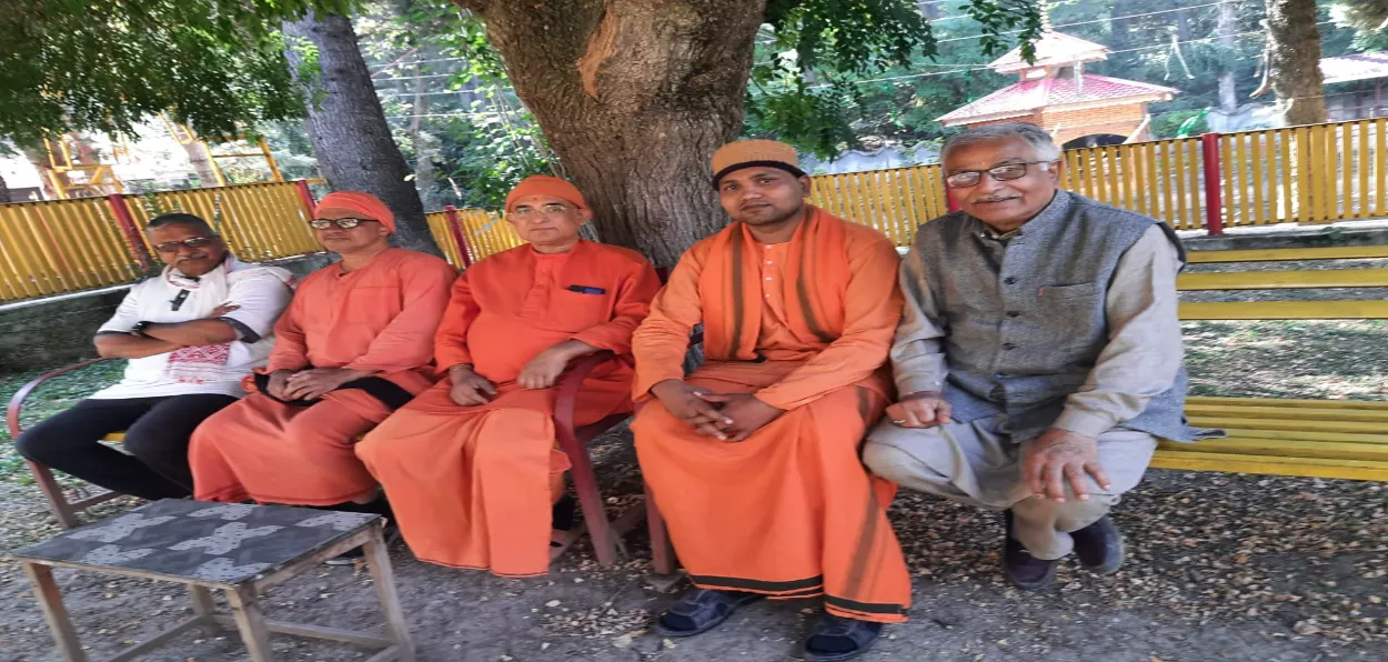 Brij Lal Bhat (EXTREME LEFT)  with the visiting Sadhus in the compound of Shree Ramkrishna Mahasammelan Samiti Ashram, Achabal, Kashmir (All Pictures by Ehsan Fazili)