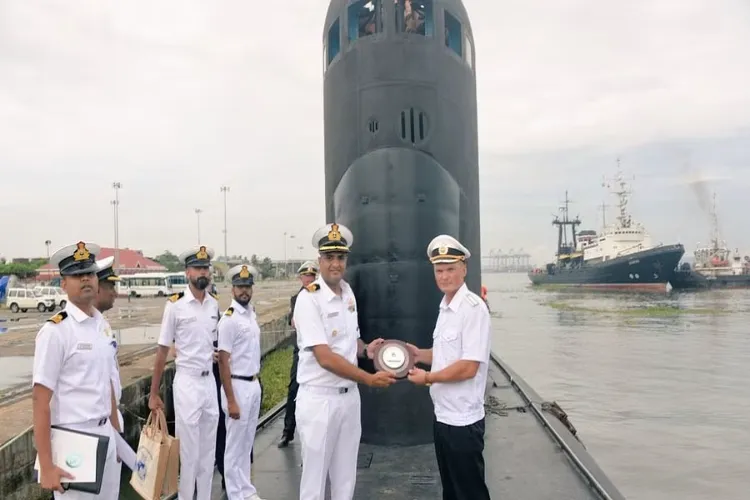 Indian Navy officials welcome Russian submarine Ufa