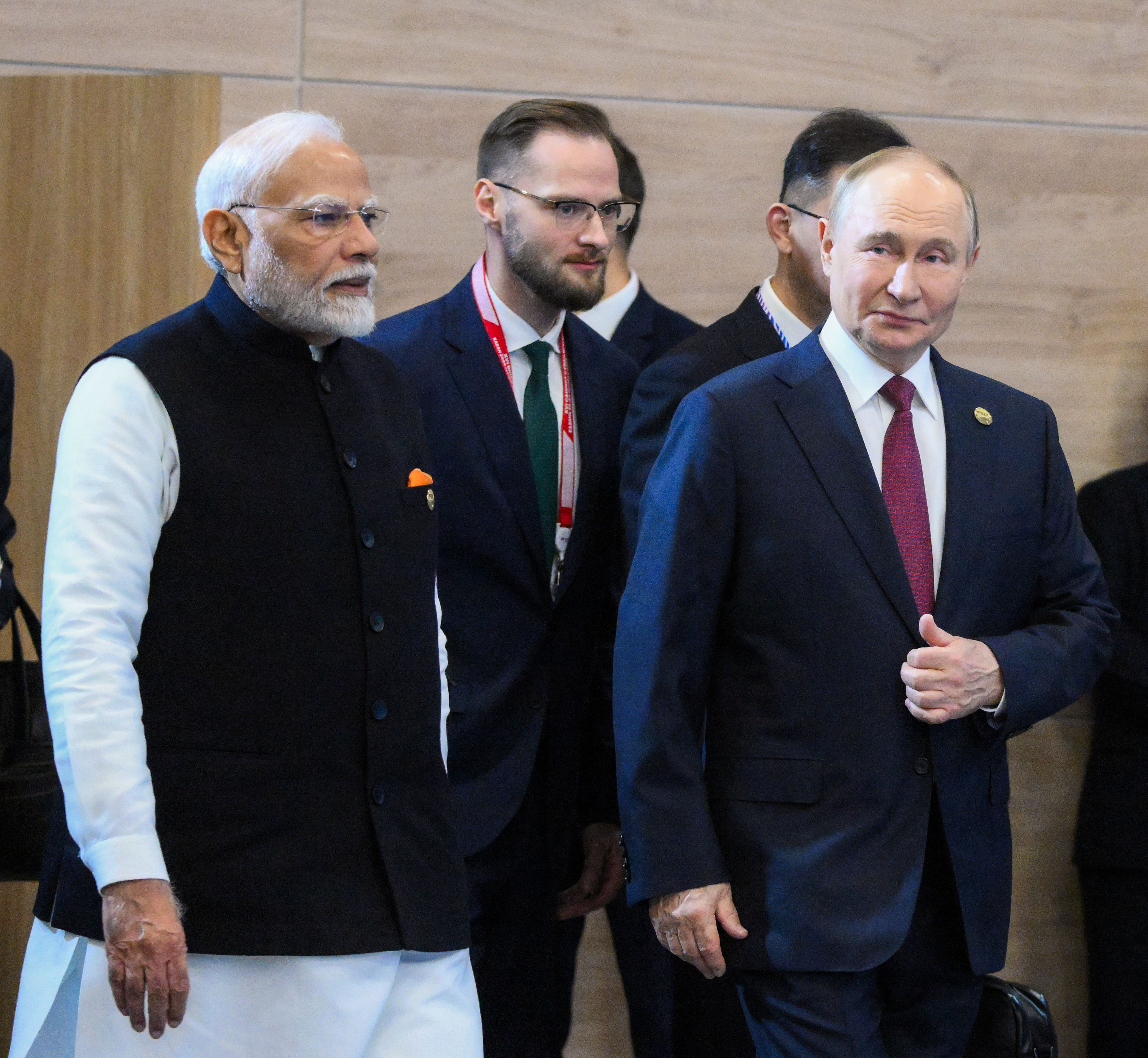 https://www.awazthevoice.in/upload/news/1729677409modi_and_putin_at_brics.jpg