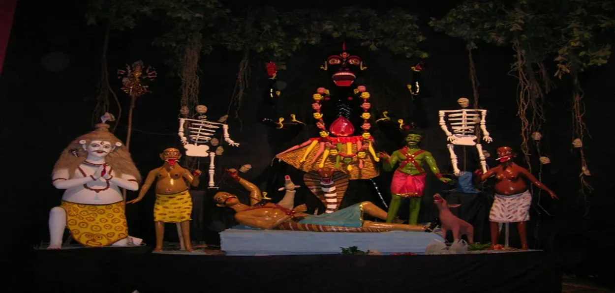 Kali Puja Pandal, Alibaugh, West Bengal (Source Wikimedia commons)