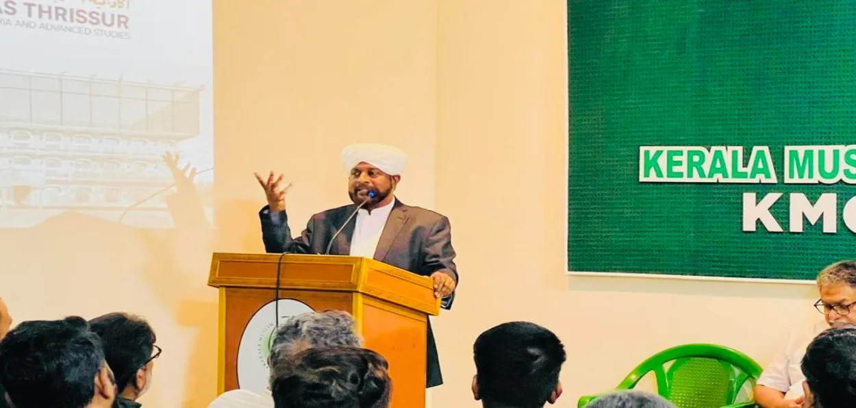 Muhammad Faizy Onampilly teaching at Academy of Shariat and Advanced Studies