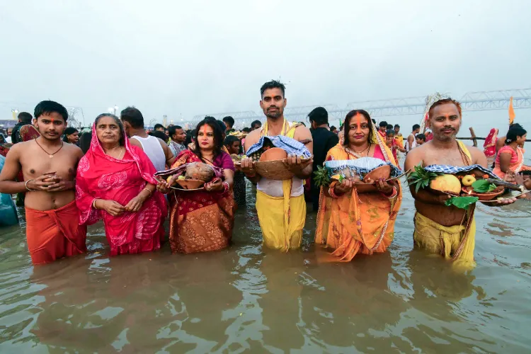 Devotees offer Aragyha to the Sun on the last day of the festival 