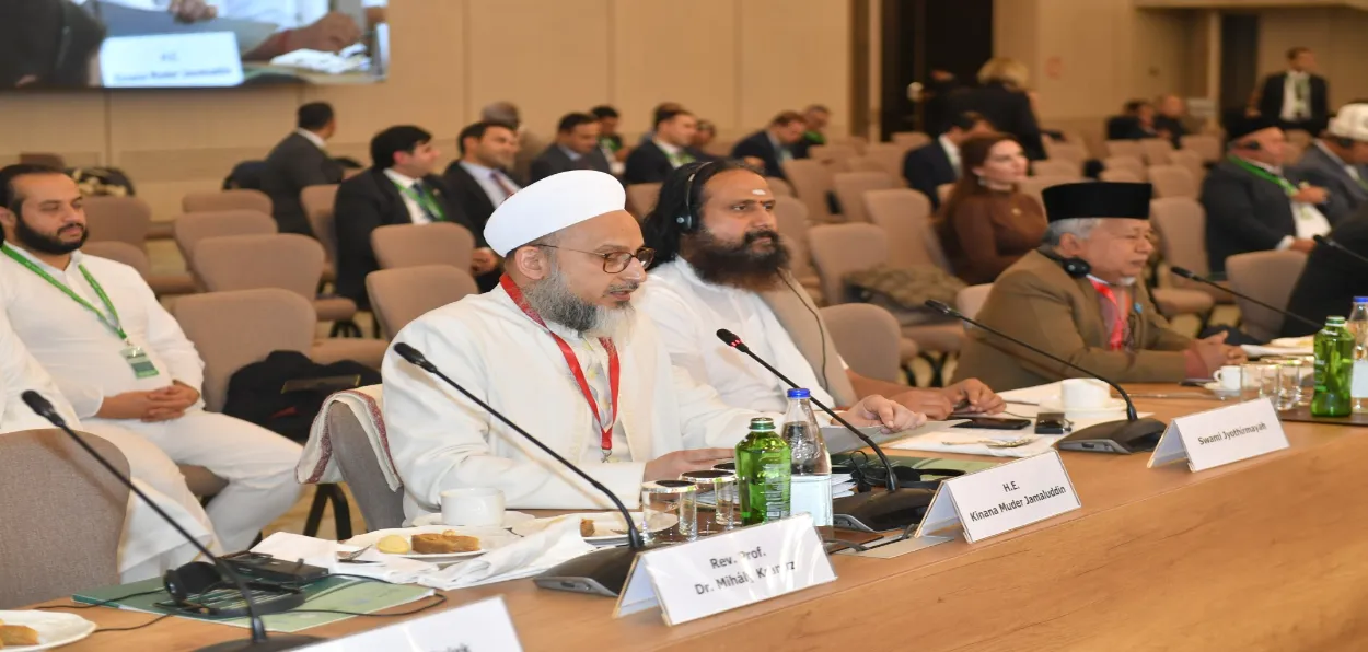 Dawoodi Bohra Muslims representative Kinana Jamaluddin  and Swami Jyotirmaya at the Baku Summit