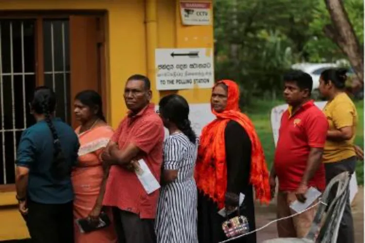 Sri Lanka voters in a queue