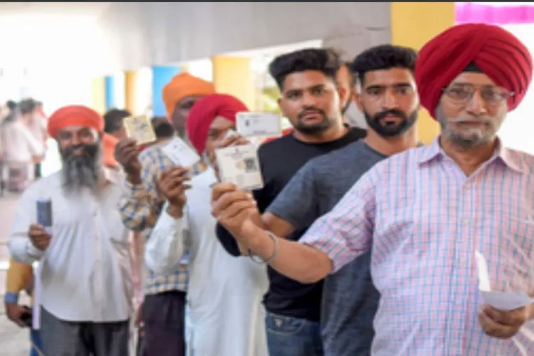 Voters in queue in Punjab