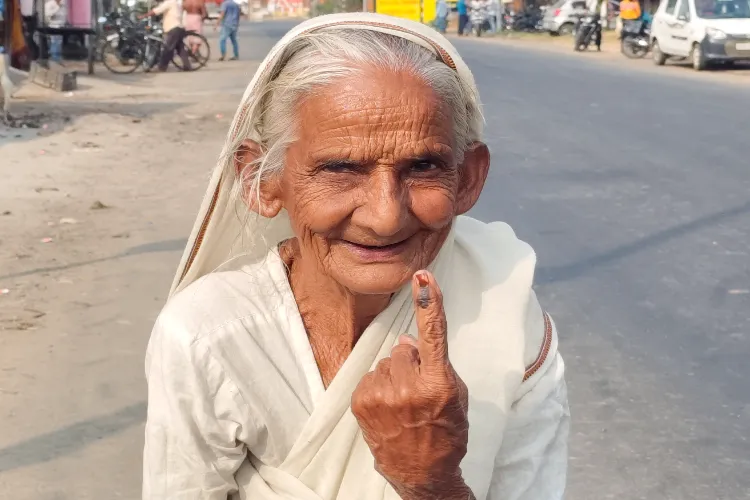 Dhanbad: An elderly voter shows her ink-marked finger after casting her vote during the second and final phase of Jharkhand Assembly Elections