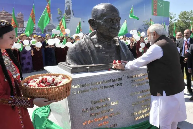 Prime Minister Narendra Modi paying tribute to Mahatma Gandhi's bust