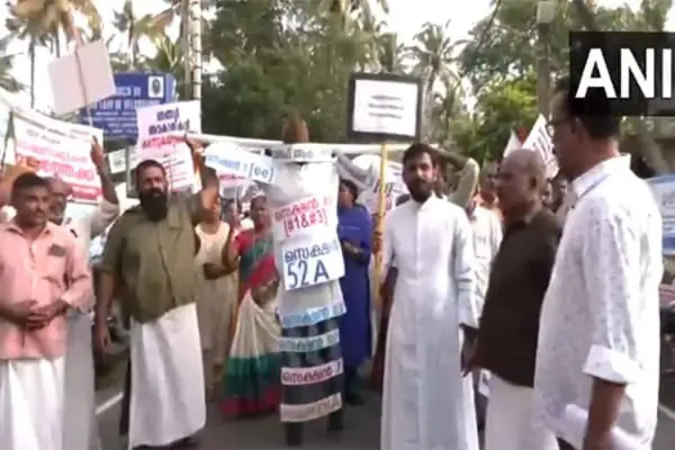 People in Kerala protesting against the claim of local Waqf board