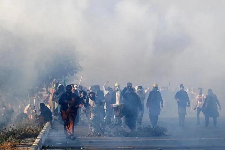 Protestors on Islamabad road