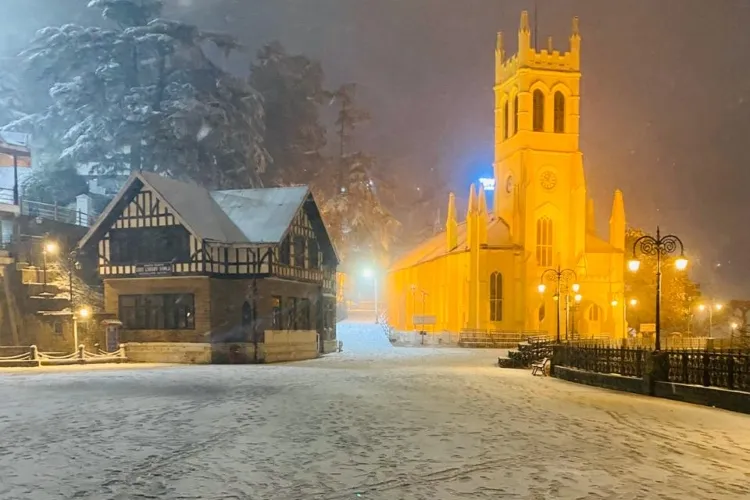 Mall road of Shimla covered in snow