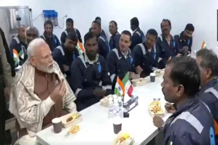 PM Narendra Modi with Indian workers in Kuwait City