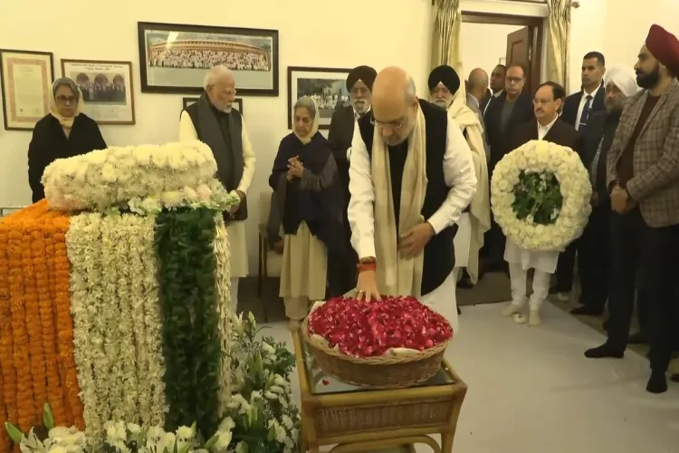 Home Minister Amit Shah laying wreath at the body of Manmohan Singh as PM Narendra Modi is seen with the late PM's wife 