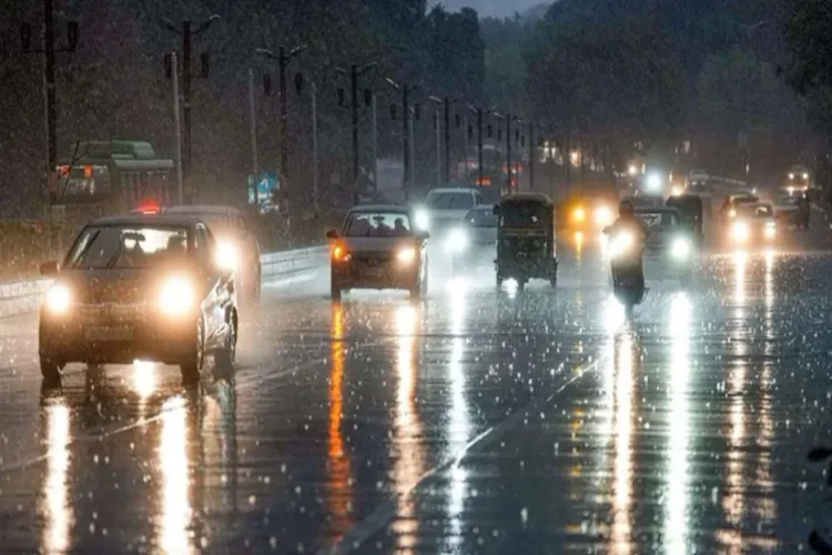 Rain soaked Delhi Road