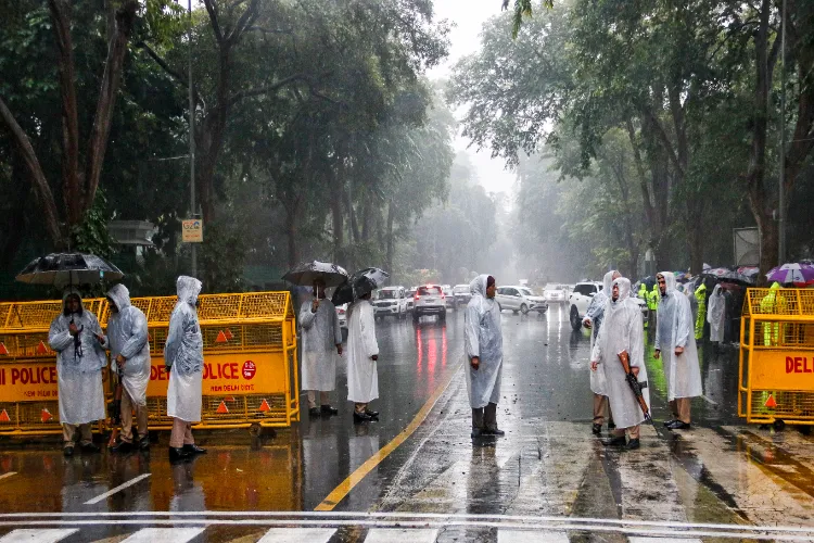 Security personnel stand guard outside the residence of former Prime Minister Dr. Manmohan Singh