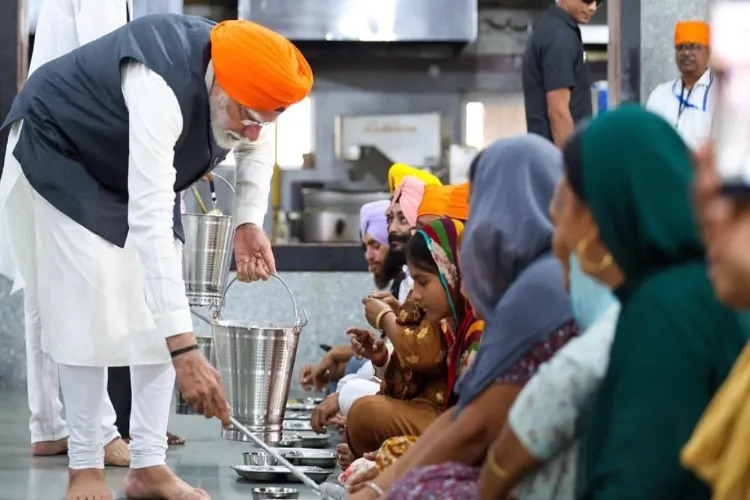 Prime Minister Narendra Modi serving langar at a at Patna sahib Gurudwara in Bihar