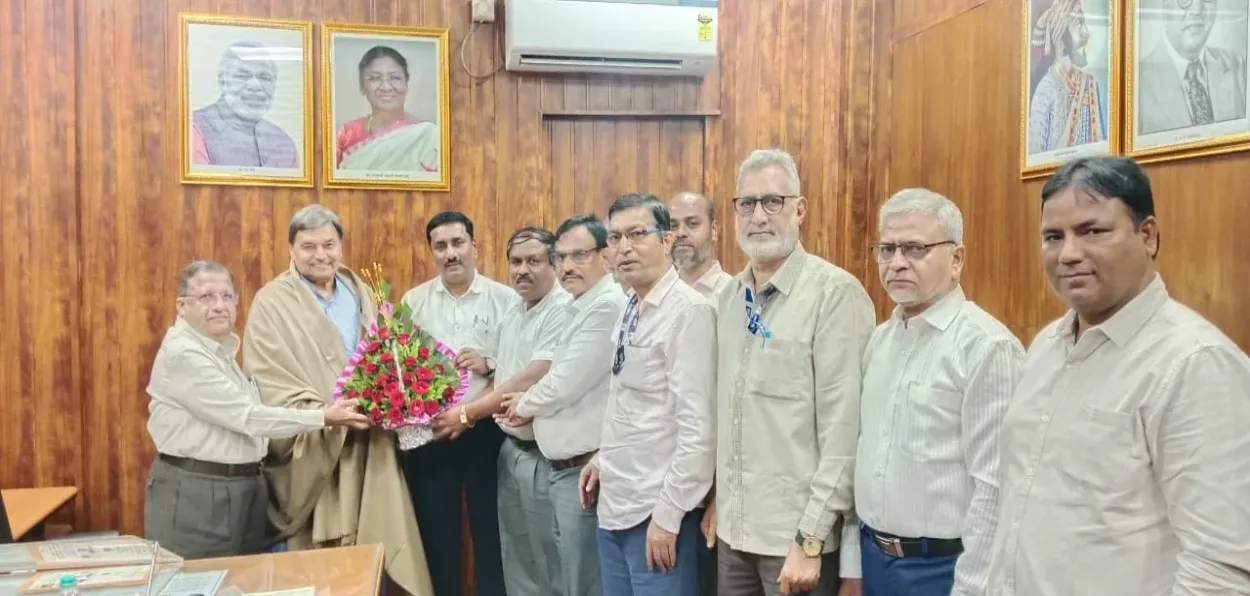 MRAAKA officials felicitating Mushtaq Antule, President, Maulana Economic Development Corporation, Maharashtra