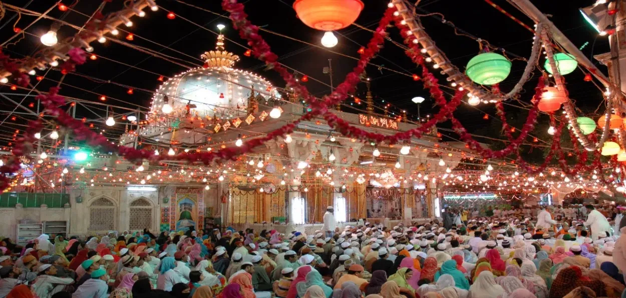 Ajmer Sharif Dargah (Photo Credit: Rajasthan Tourism Beat)