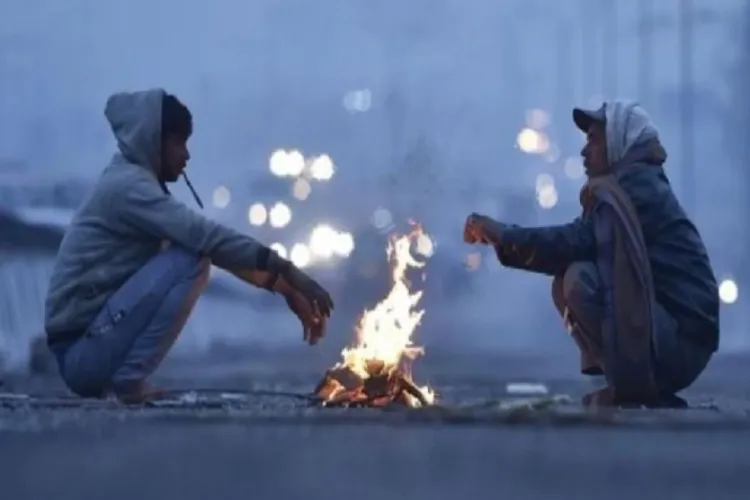 People warming their bodies in Delhi