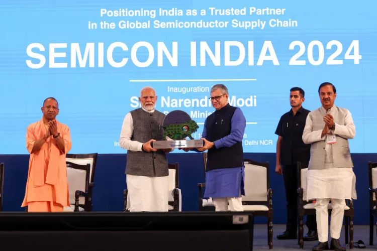 Prime Minister Narendra Modi with Yogi Adityanath at the conference on semiconductor