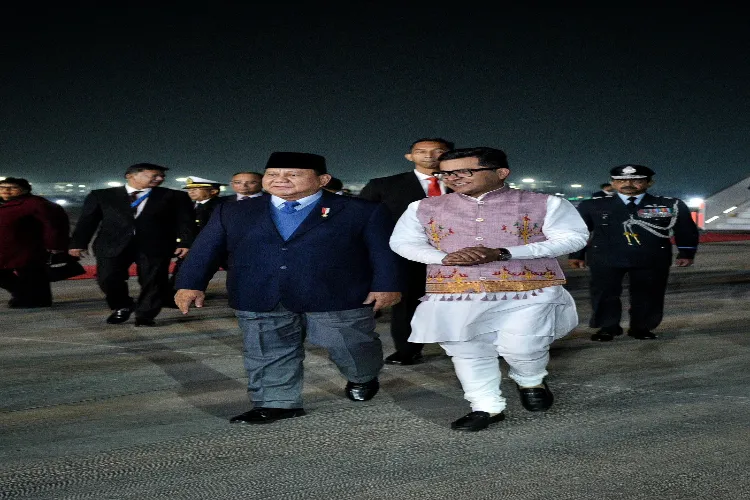 Indonesian President Prabowo Subianto being receiving at the airport in Delhi