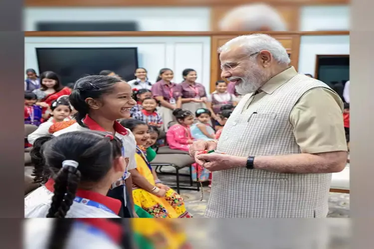 Prime Minister Narendra Modi with school girls