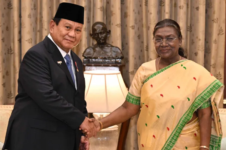 Indonesia's President Prabowo Subianto and president Droupadi Murmu