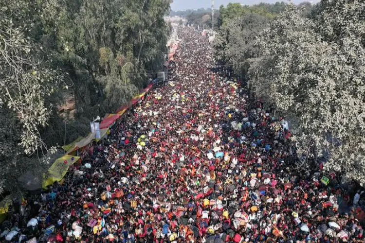 Devotees at Prayagraj on Mauni Amavasya