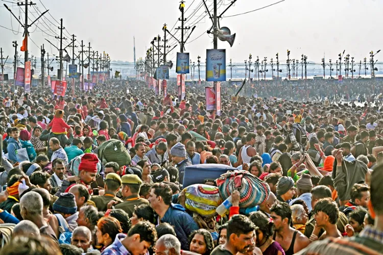 Devotees at mahakumbh on Mauni Amavasya