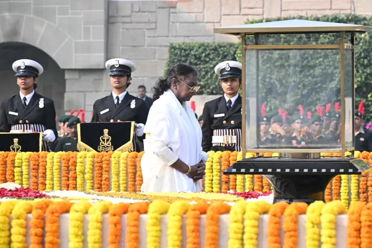 President Droupadi Murmu paying floral tributes at Rajghat