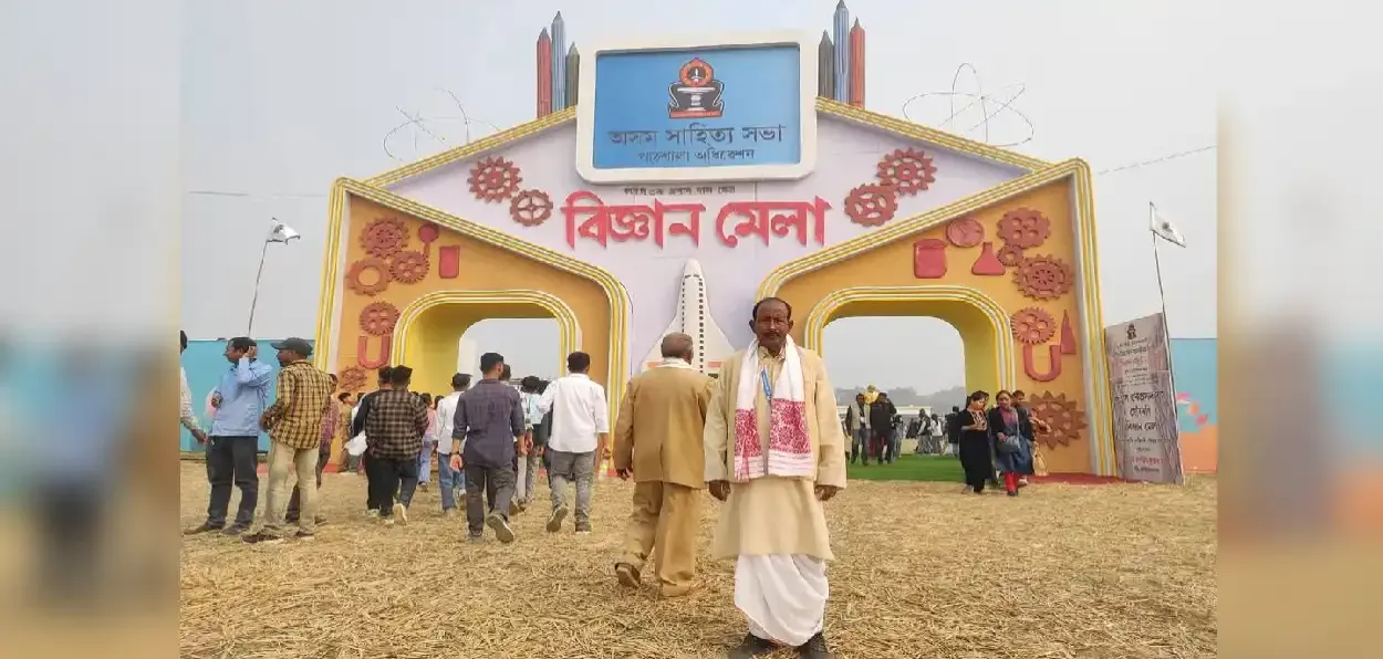 Nuruddin Ahmed standing in front of the arch of Science Fair