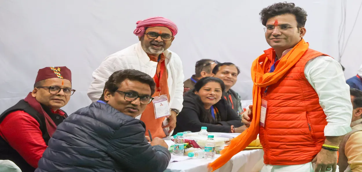 BJP candidate Ravinder Singh Negi from Patparganj constituency with AAP candidate Awadh Ojhaa at the counting center 