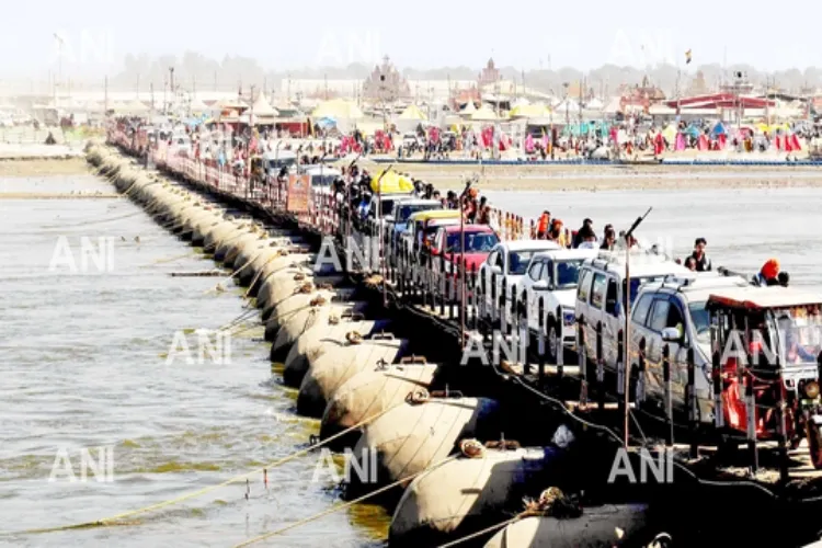 PILGRIMS RETURNING FROM MAHAKUMBH