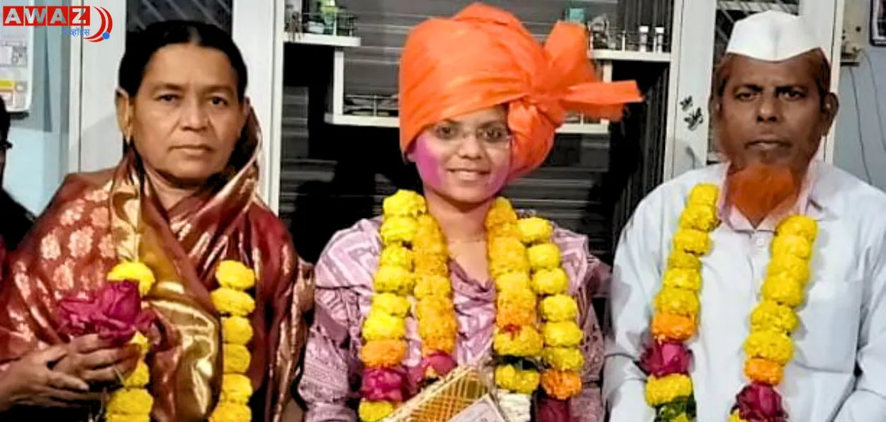 Sajida Abdul Rashid Mullah with her parents after her success