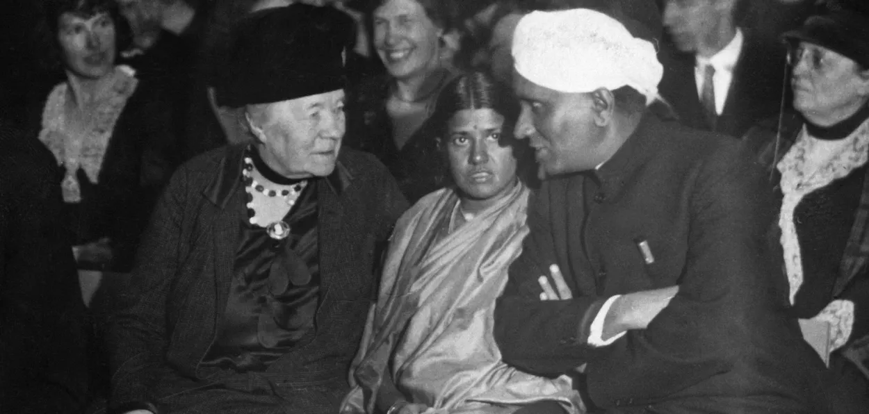 1909 literature laureate Selma Lagerlöf (left) with 1930 physics laureate Chandrasekhara Venkata Raman (right) and his wife Lokasundari Ammal (middle)