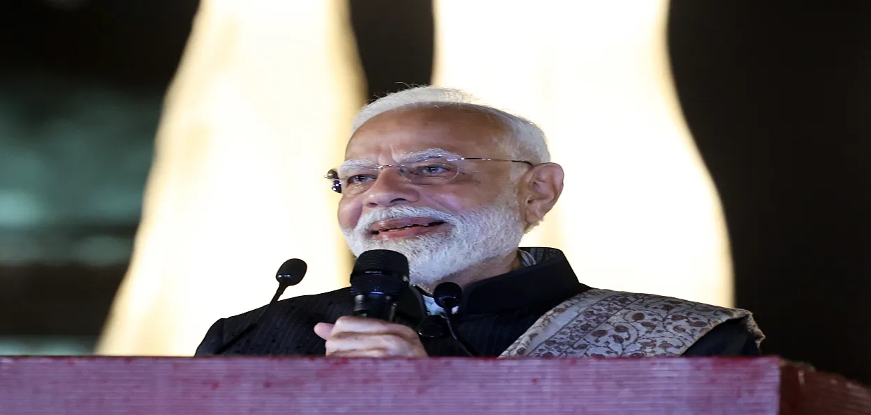 PM Modi addressing the gathering at Jashn-e-Khusrau (Photo credit: DD News)