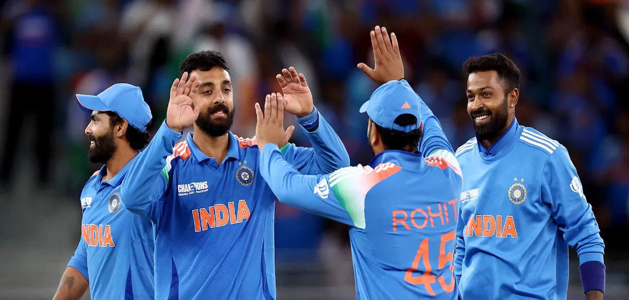 Varun Chakravarthy with Shryes Iyer during the matc against New Zealand in Dubai