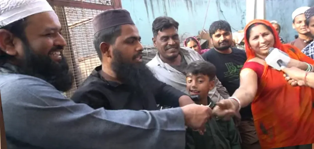 A Hindu woman donating money for decoration of mosque in Seelampur, Delhi, for Holy Ramzan