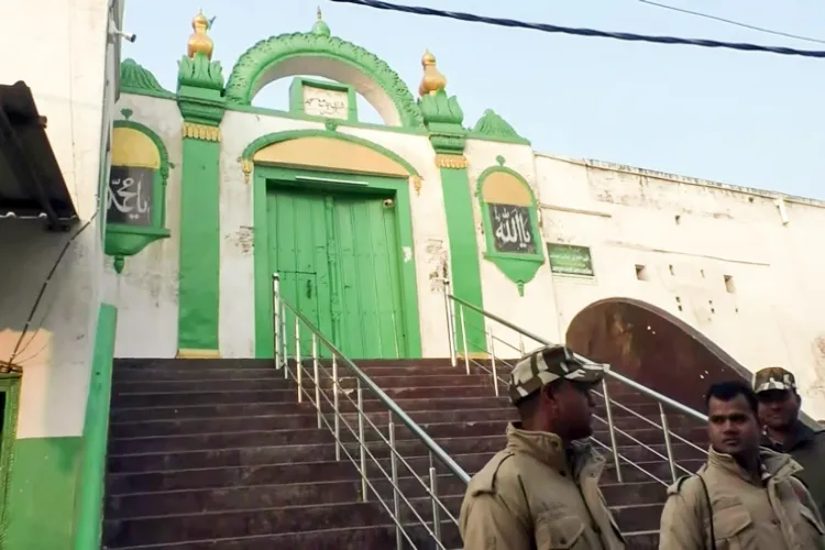 Police personnel stand guard outside Shahi Jama Masjid in Sambhal (File photo)