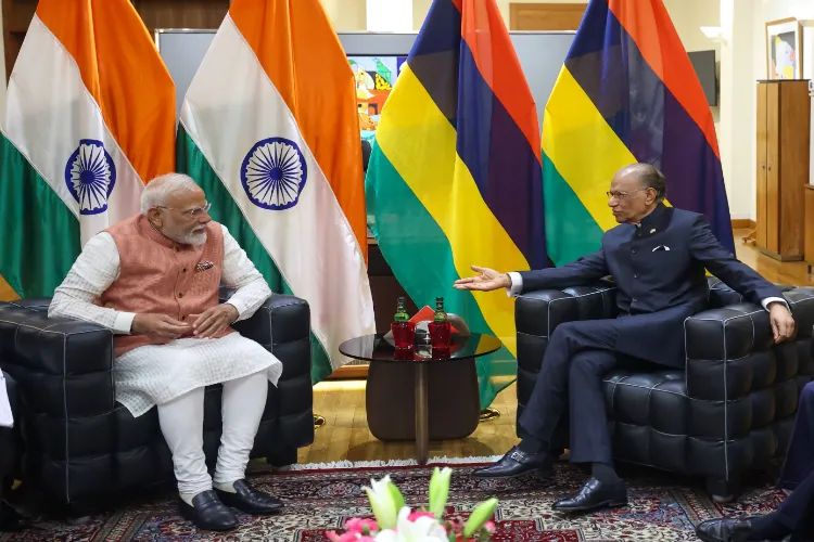 Prime Minister Narendra Modi and Mauritius PM Dr. Navinchandra Ramgoolam holding talks