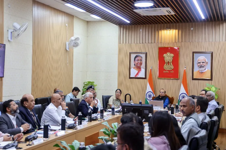 Delhi LG Vinai Kumar Saxena and Delhi CM Rekha Gupta and officials attend a meeting (file photo)