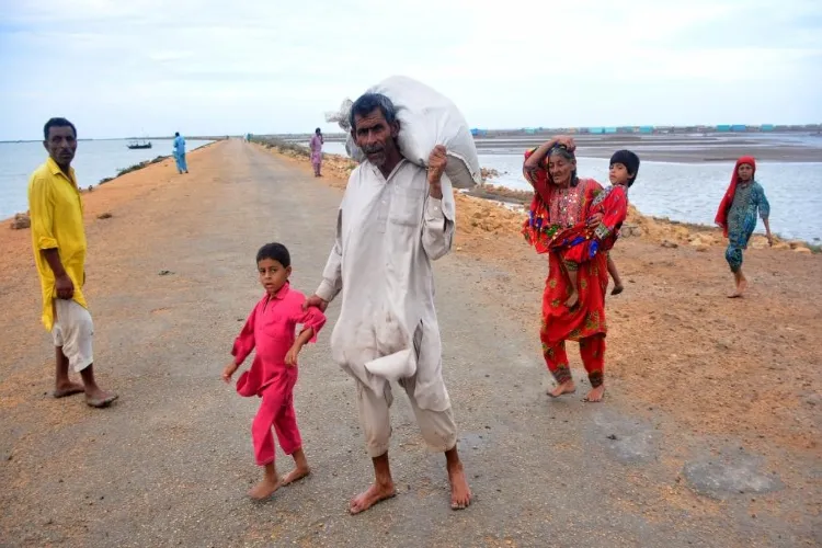 People are pictured as they evacuate from Thatta district of southern Pakistan's Sindh province on June 13, 2023 (File photo)