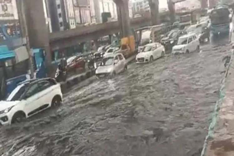 Rain causes major disruption in IT city Bengaluru, flight operations hit